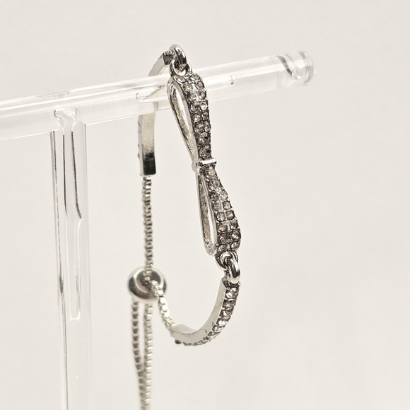 Dainty Bow Rhinestone Adjustable Silver Fadhion Bracelet - Picture 1 of 7